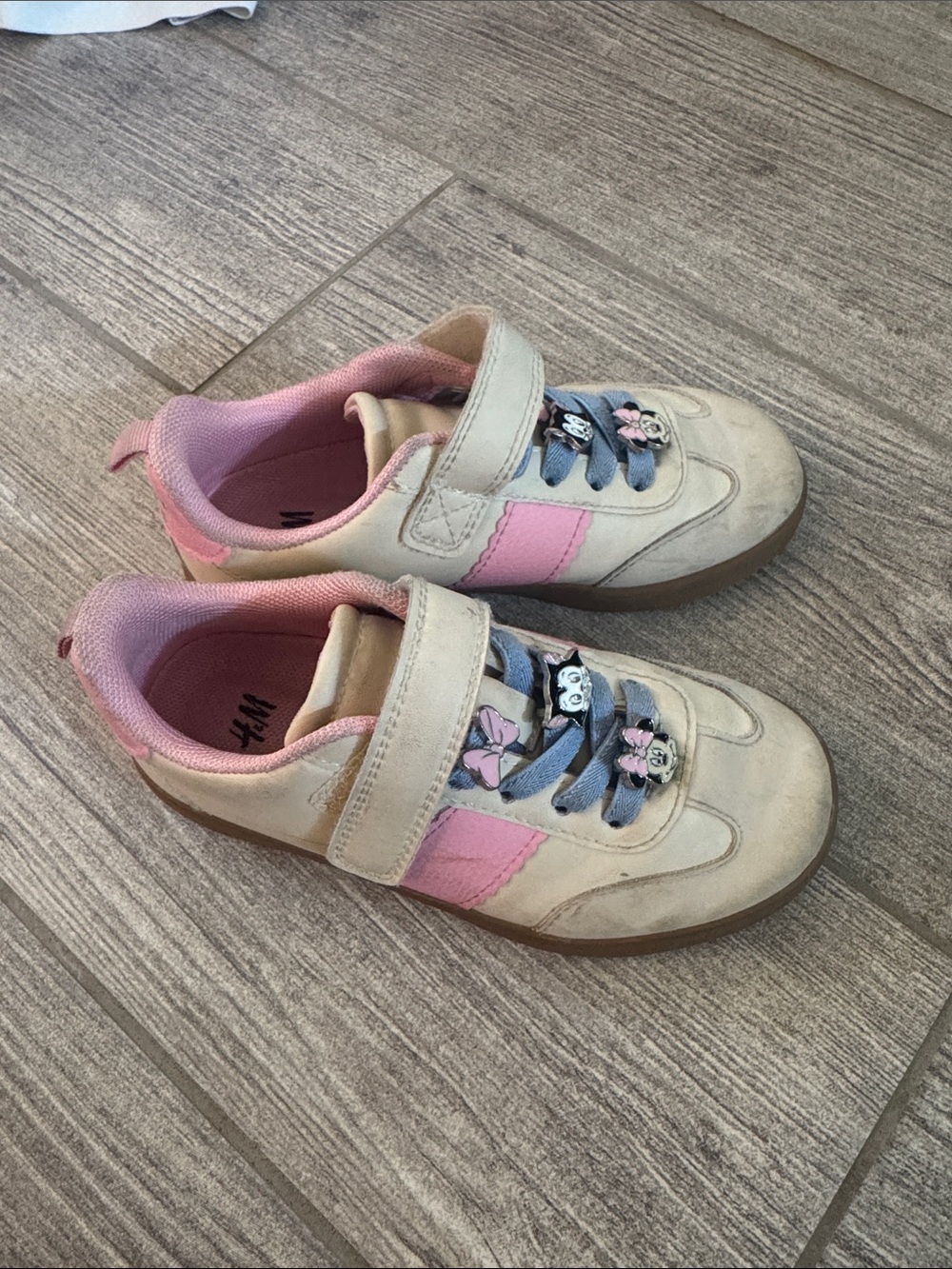 Minnie Mouse toddler shoes